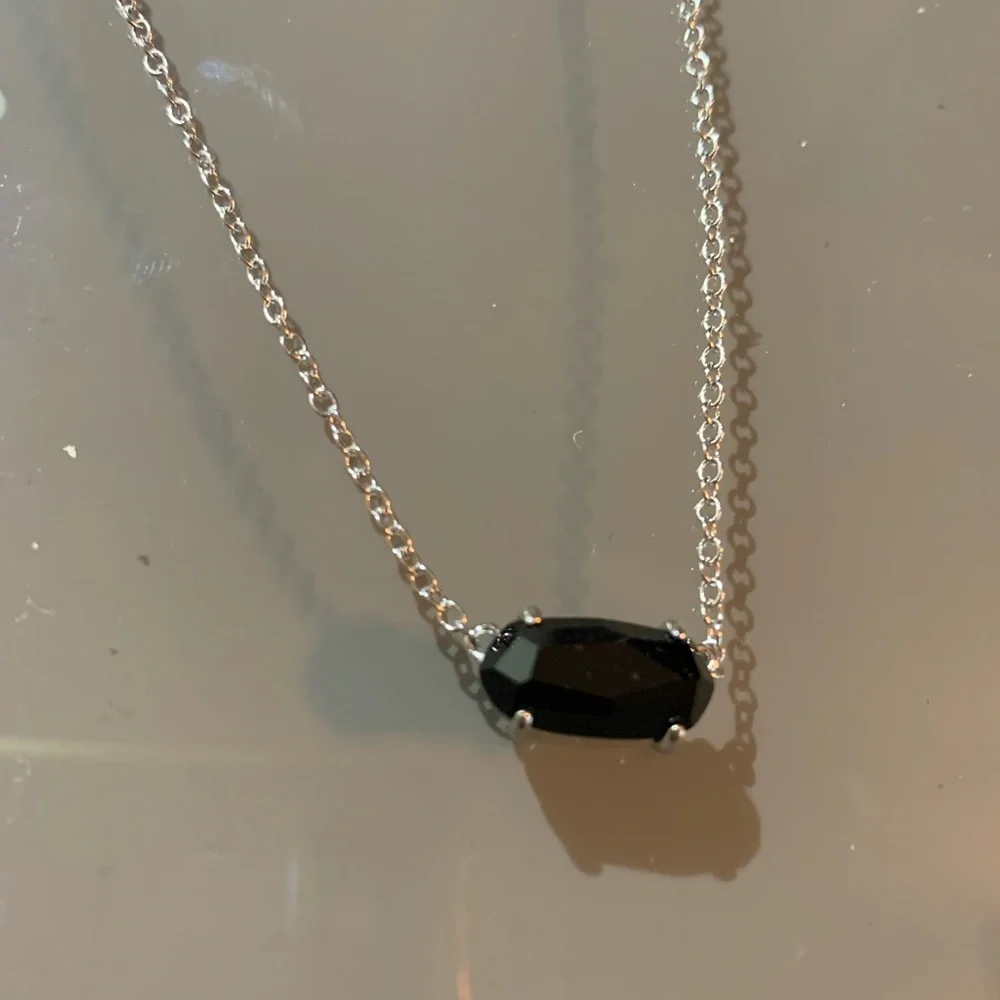 KENDRA SCOTT Ever Black stone rhodium Pendant Necklace